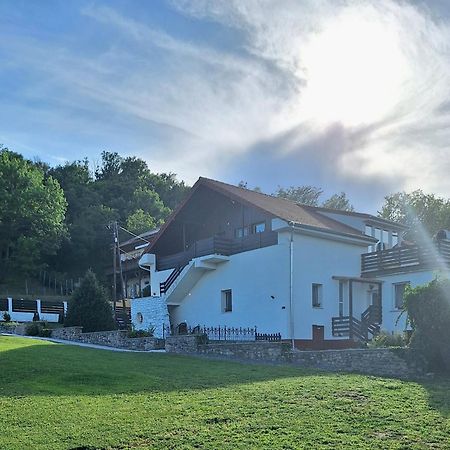 Holling Apartman Fertőboz Esterno foto
