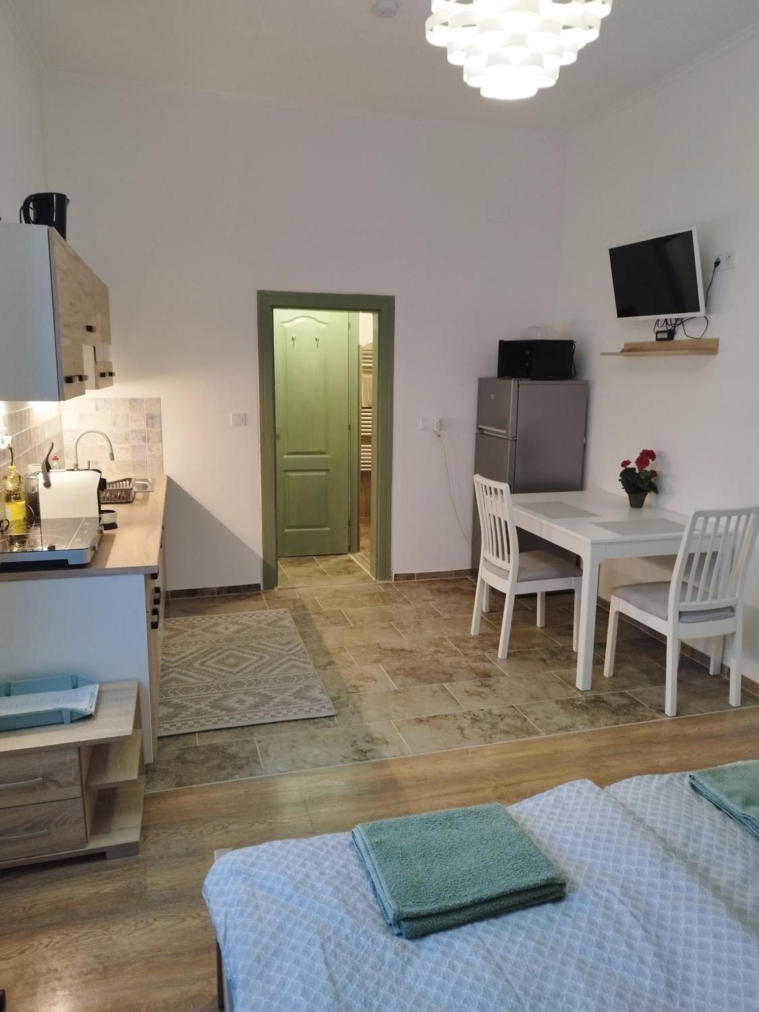 Holling Apartman Fertőboz Esterno foto